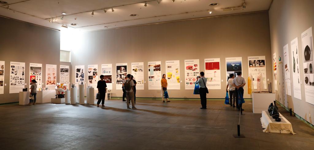 【线上展览】为时代和人民放歌——新中国建设主题文学作品展